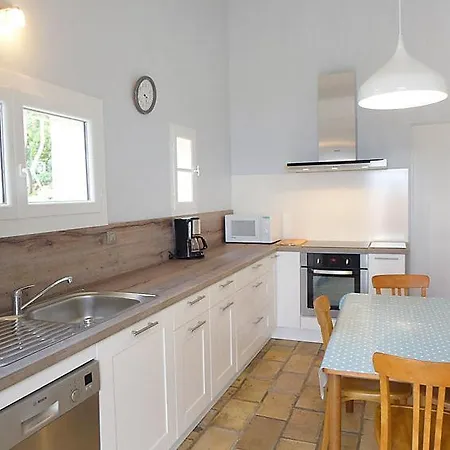 Saint-peire-sur-mer Sleeps 6 Pool Air Con